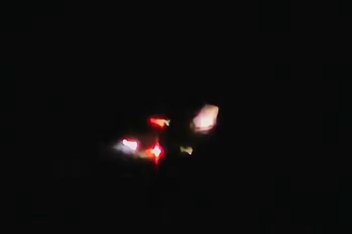 去年12月无人机飞过兰利基地时的照片，由目击者提供。图自《华尔街日报》