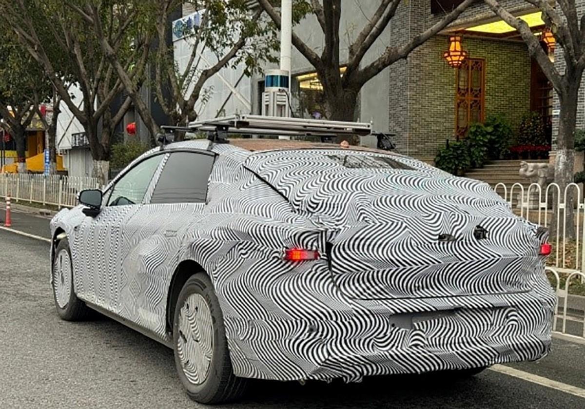 小鹏终于睡醒了 旗舰轿车P8年底上市 AI天玑系统+全国都能开的XNGP