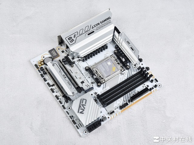 七彩虹 B650M GAMING FROZEN 主板评测 颜值拉满 玩法多样
