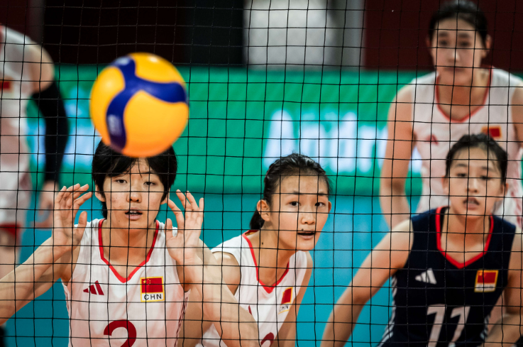 25-22！中国女排又赢1局，2-0领先日本，冠军稳了，头号功臣14分