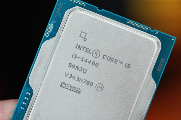 10外枢16线程 Intel酷睿i5-14400办理器图赏