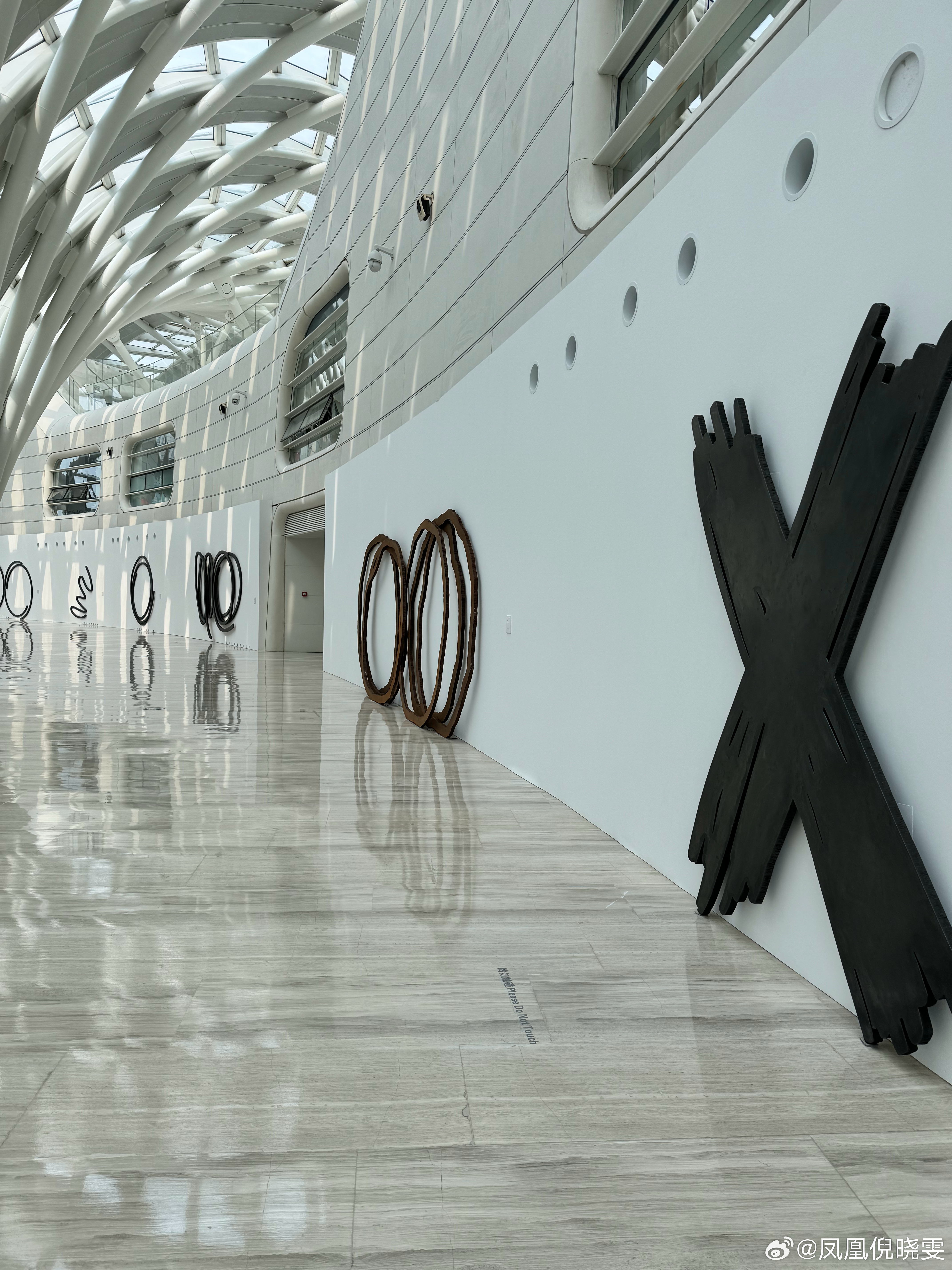 公司展览又上新了，这次是法国艺术家贝纳&middot;维内的回顾展，充满了不确定性
