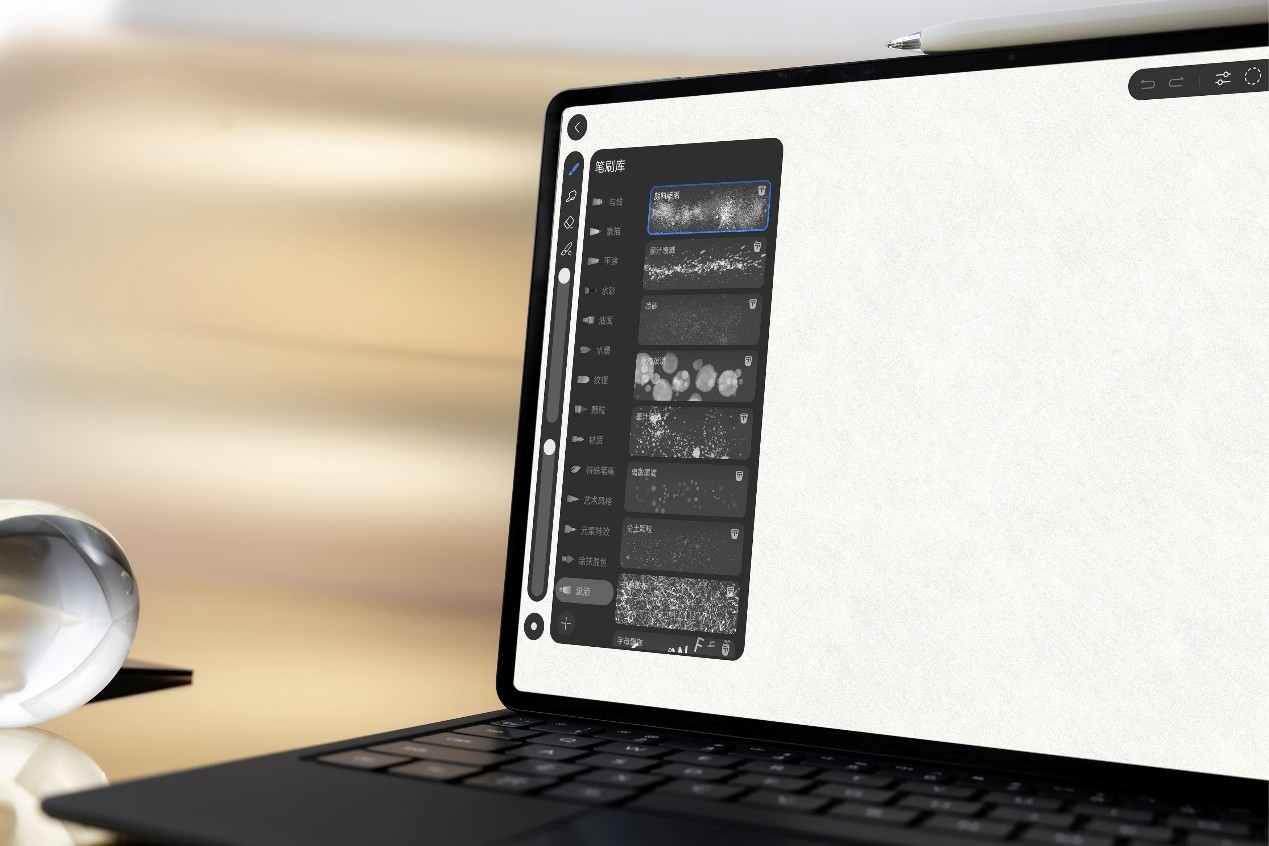 华为发布双层OLED云晰柔光屏平板:天生会画打造数字创作的新王牌