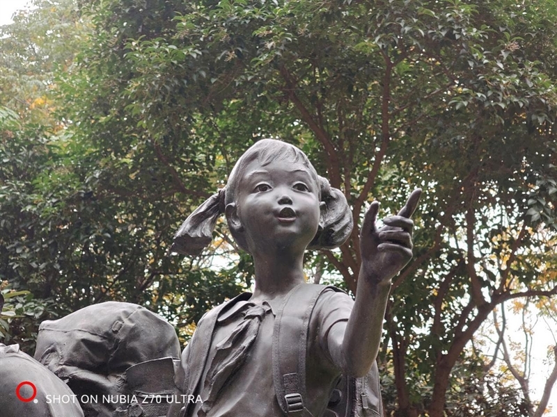 颜值巅峰 极简交互!努比亚Z70 Ultra深度评测:未来手机发展趋势风向标