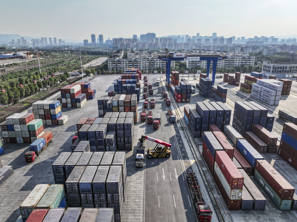 这是10月28日拍摄的陆海新通道重庆无水港（无人机照片）。