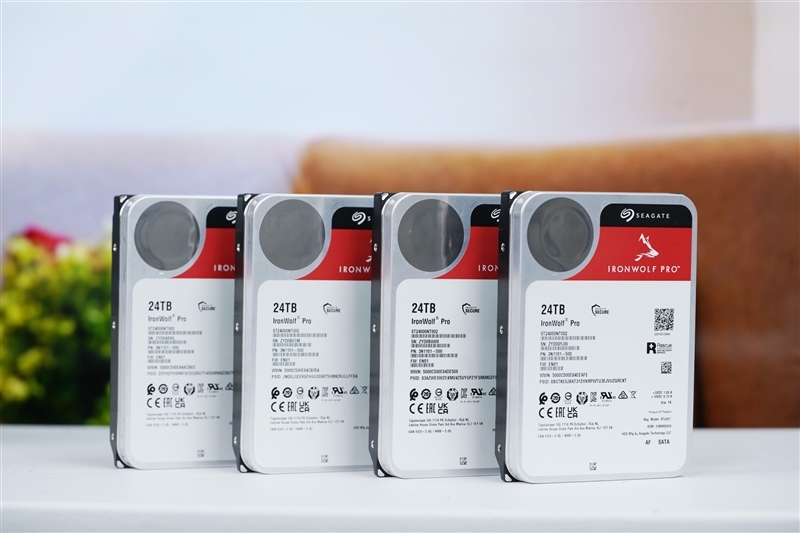 4块组近百TB NAS!希捷酷狼Pro 24TB硬盘评测:读写均超1000MB/s