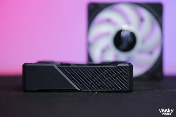 ROG MAXIMUS Z890 HERO主板+龙神3 EXTREME礼盒开箱:顶级配置,信仰拉满