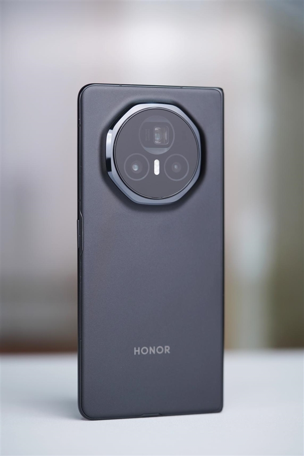 年度折叠屏手机推荐!荣耀Magic V3绒黑色图赏