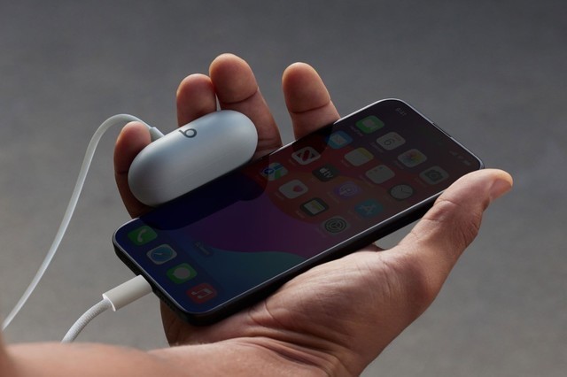 新款Beats Solo Buds 对比 AirPods 2:更实惠,更好用