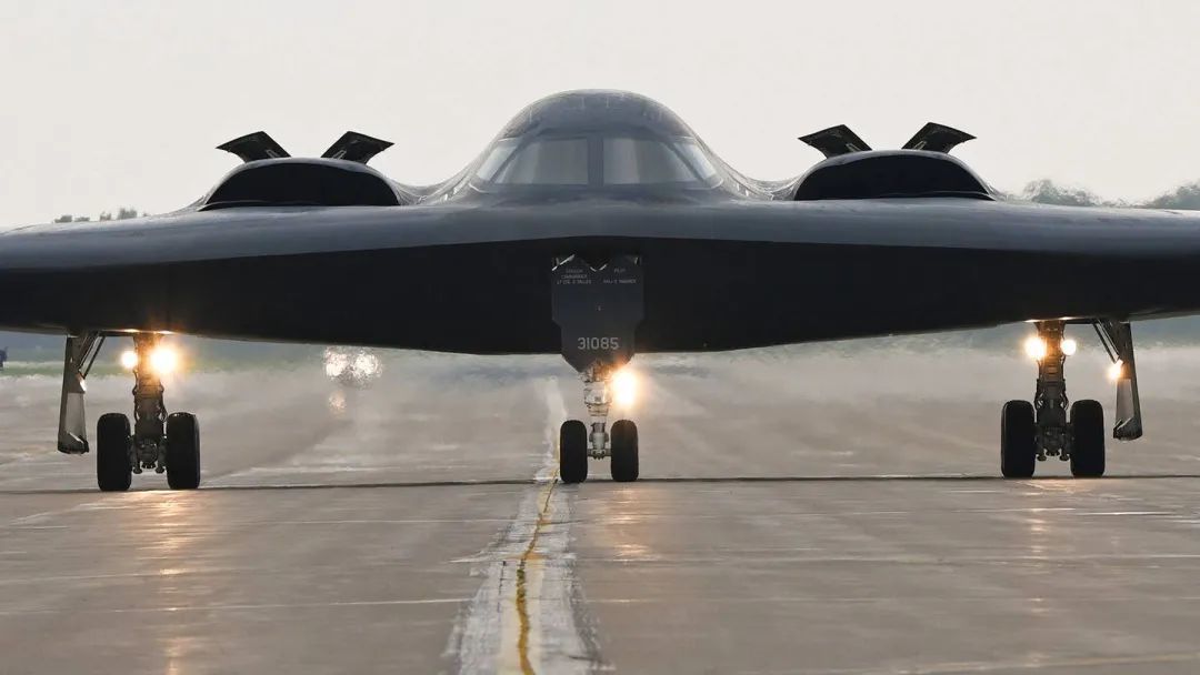 B-2战略轰炸机