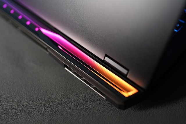 上手体验2024款掠夺者战斧18:14代i9+RTX 4090的顶级游戏神器