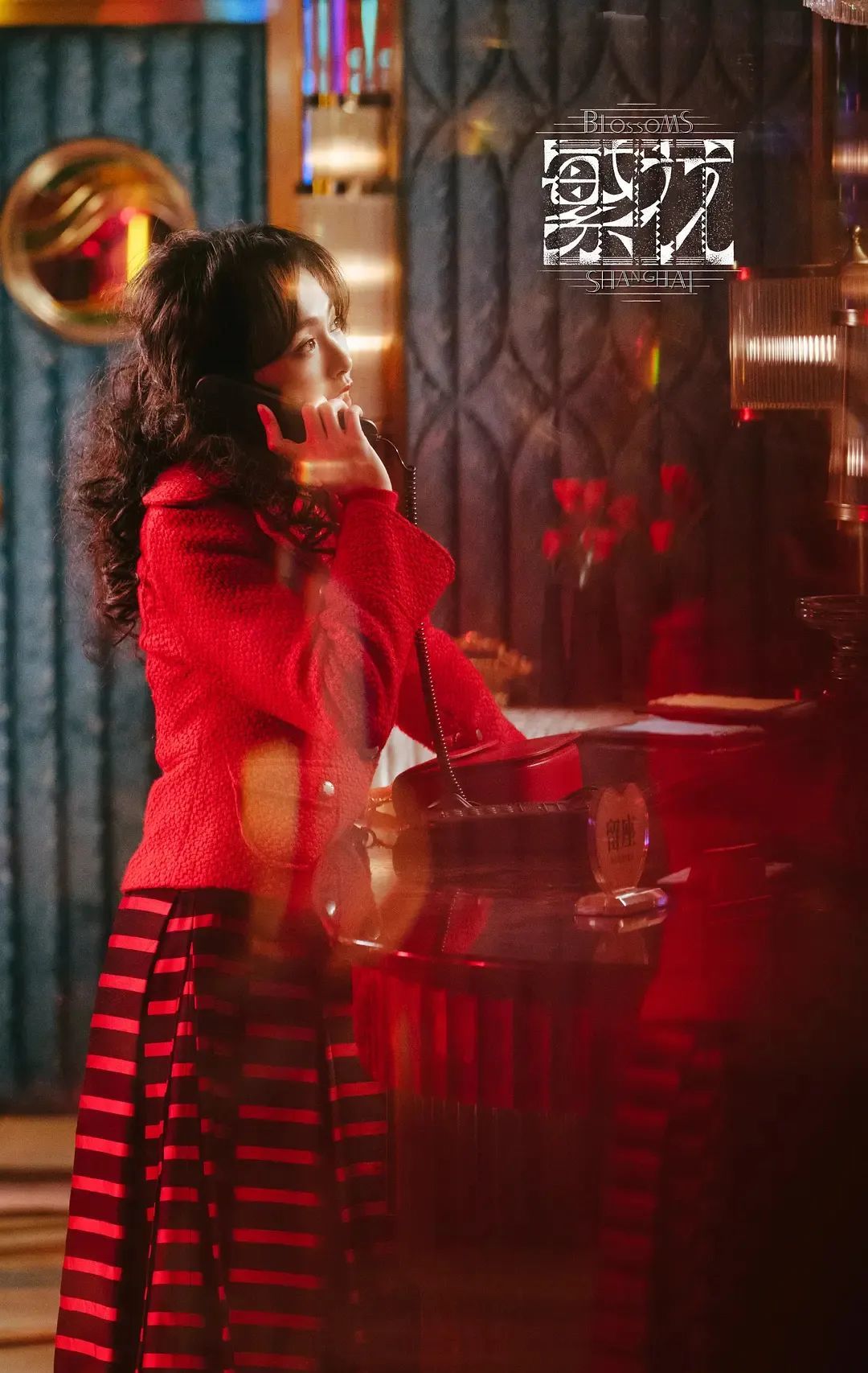 AI Copy Clothes 帮助你找到最适合的舞会礼服或西装，并拍摄酷炫的舞会照片, image size:1080x1707