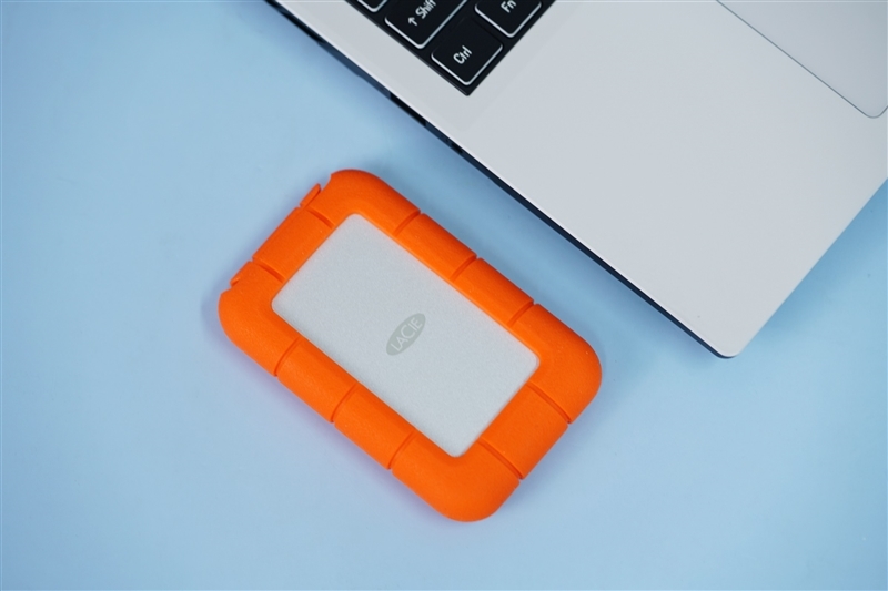 三防实力在线！雷孜LaCie Rugged Mini SSD评测：真的是你的数据守护神