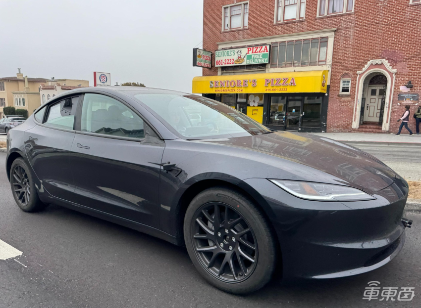 特斯拉Model 3测试车加州被拍！新增多个摄像头，或为Robotaxi测试