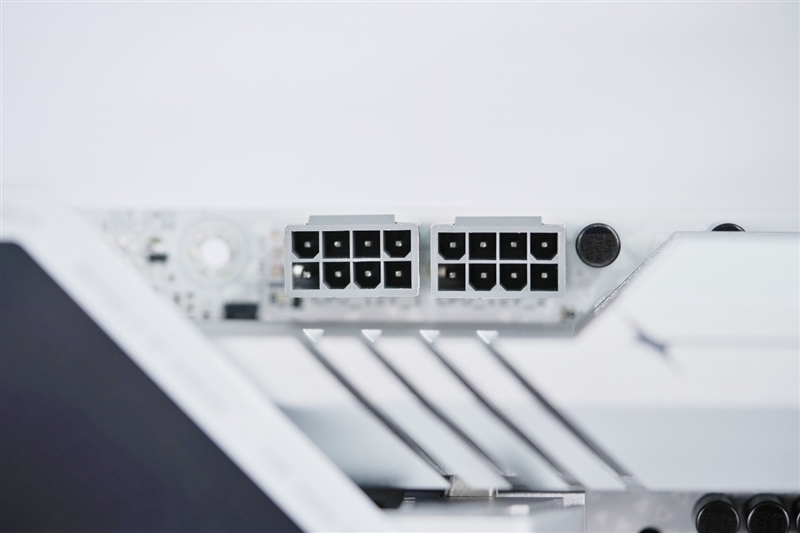 不止颜值!华硕ROG STRIX Z890-A GAMING WIFI S吹雪主板评测:300W性能释放 内存一键提速
