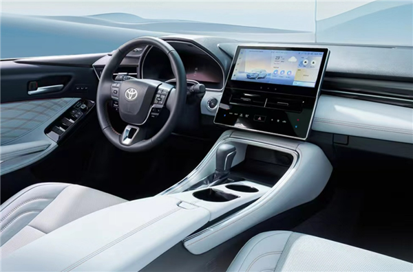 17.88万起 新款丰田亚洲龙上市:一箱油续航超1000公里