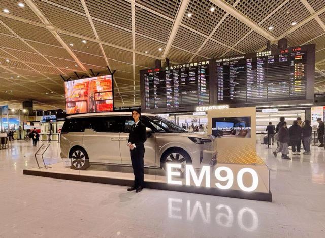 钟爱保姆车的香港人为何抛弃埃尔法和lm移情沃尔沃em90