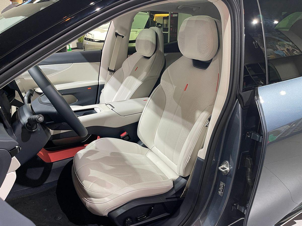 领克07实拍:预售18万元起,驼背车顶有争议,TA和海豹DM-i选谁?