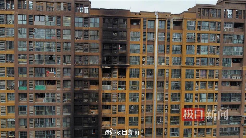 失火的楼栋(航拍画面)