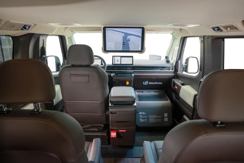 汽车座位上描述已自动生成