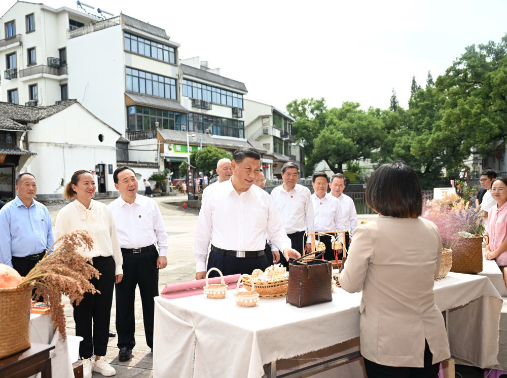 2023年9月20日上午,习近平在浙江省金华市义乌市后宅街道李祖村考察。新华社记者 谢环驰 摄