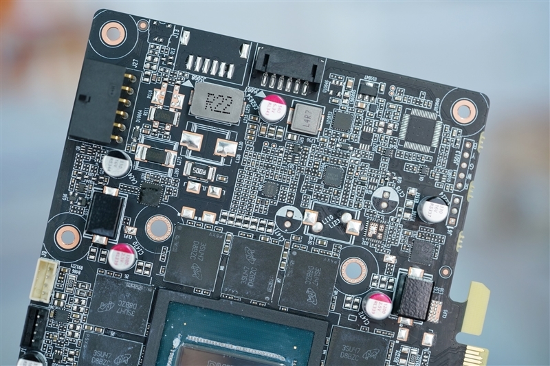 超静音的白色显卡!索泰RTX 4070 Ti SUPER TRINITY OC月白评测: 罕见高频率