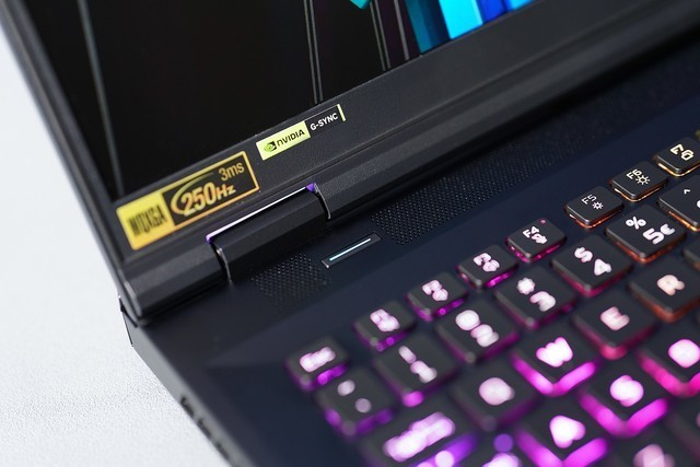 上手体验2024款掠夺者战斧18:14代i9+RTX 4090的顶级游戏神器