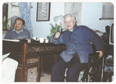 王瑶先生与学生钱理群