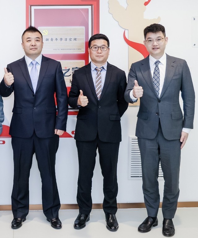 MAXHUB专访:多系统/多模态/AI智能化赋予会议平板高效新核!