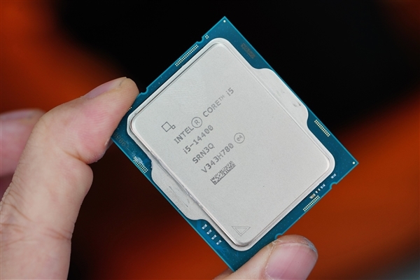 10外枢16线程 Intel酷睿i5-14400办理器图赏