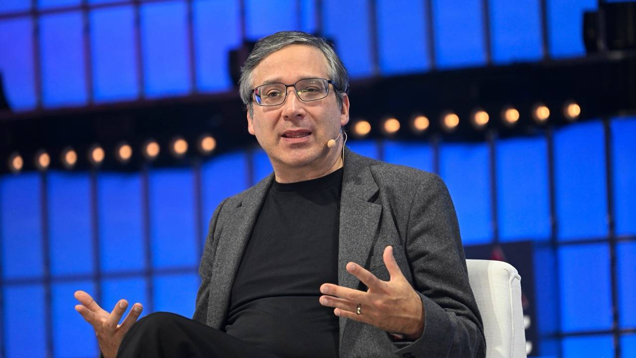 早报|曝 iOS19 将采用圆形图标/奥迪等多家车企暂停对美出口汽车/灭绝超万年的恐狼被成功复活