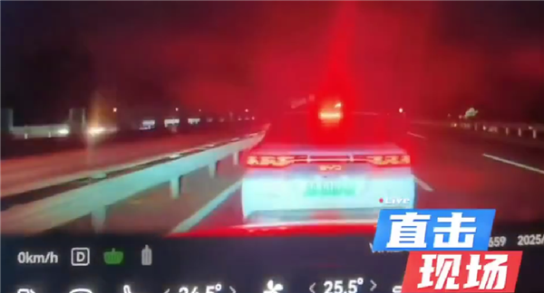 夜间高速快车说念7车连环追尾：华为智驾助力问界车主逃过一劫