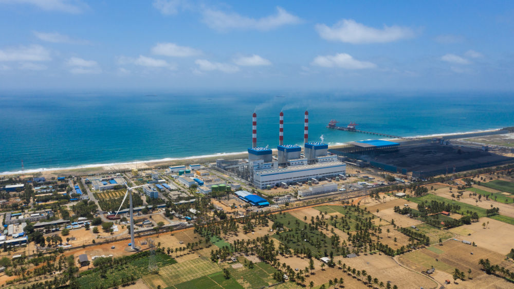 这是2025年1月10日在斯里兰卡卡尔皮提亚拍摄的普特拉姆燃煤电站。新华社发(中国机械设备工程普特拉姆燃煤电站项目供图)