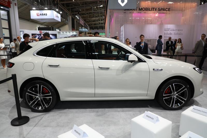 问界M5中东版首发亮相_问界M9中东版设计语言_问界