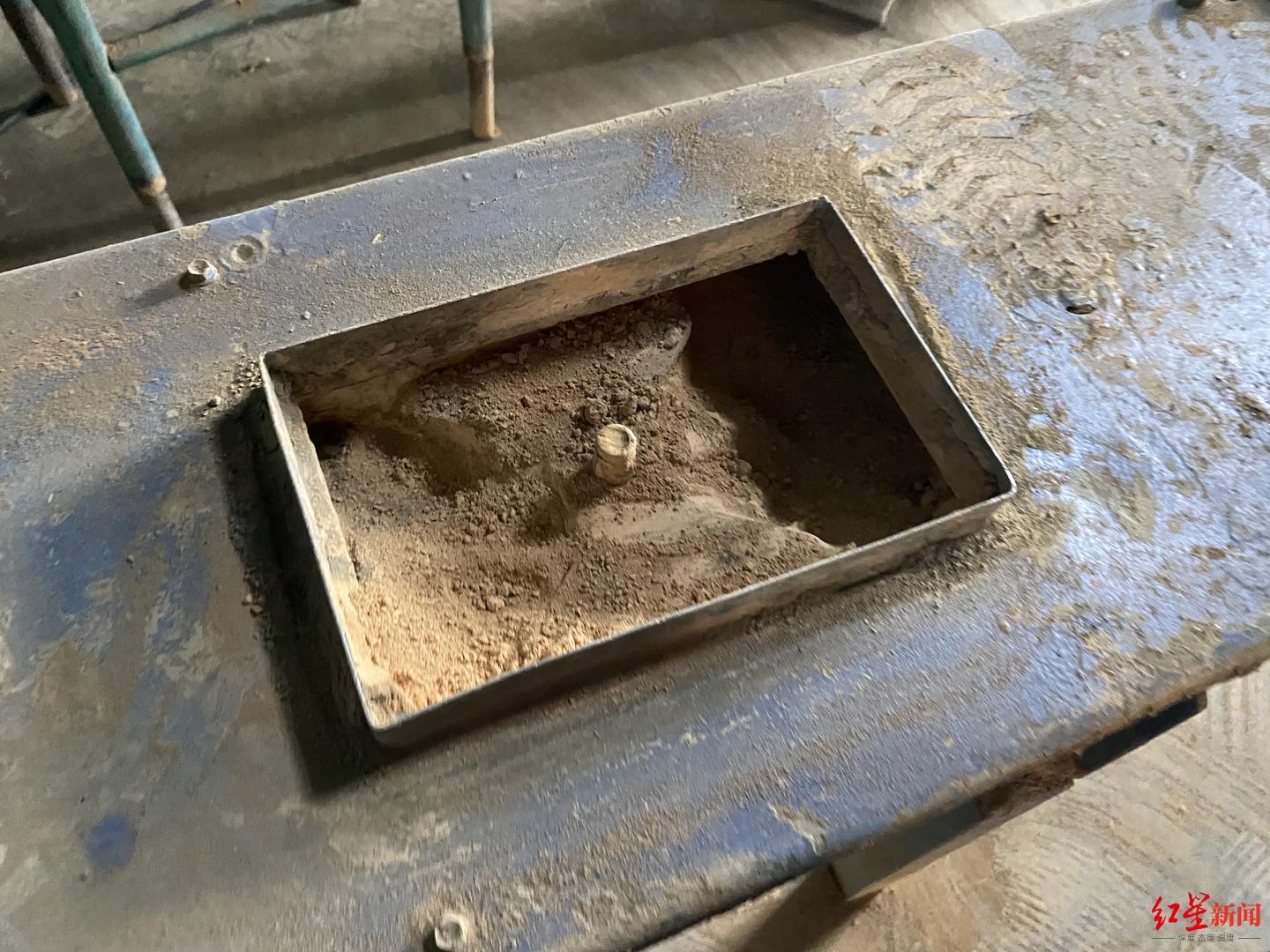 ▲车间里的铅粉