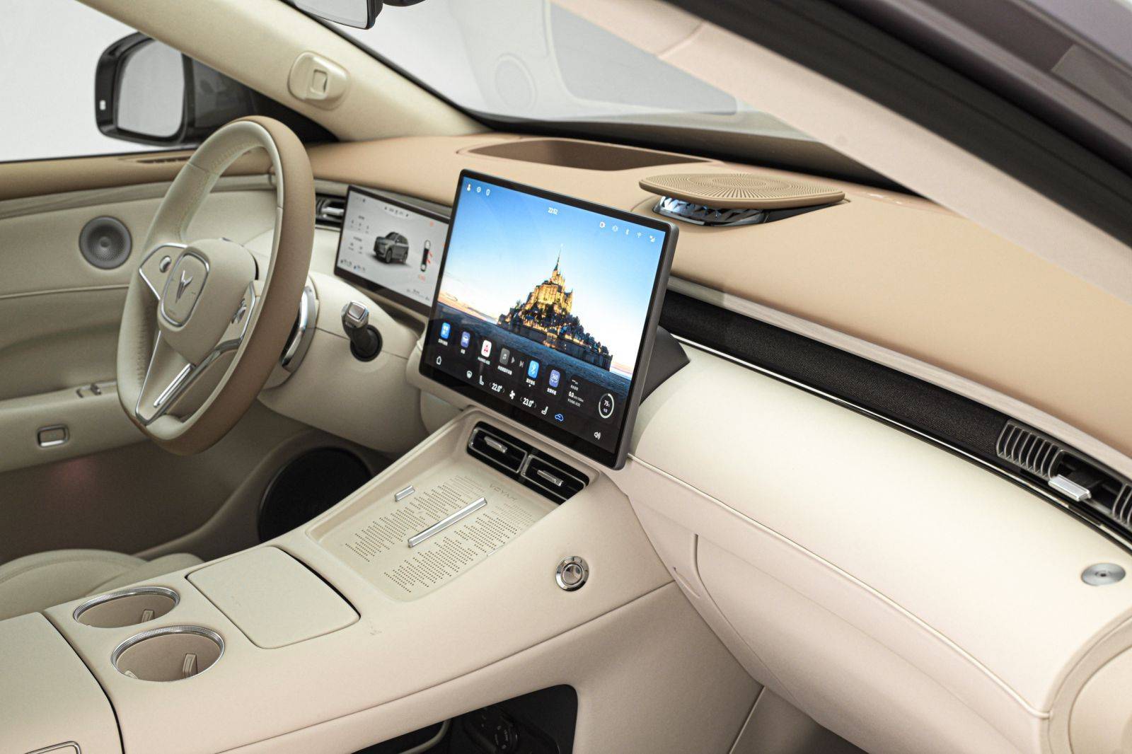 预售 22.99 万元,岚图 FREE+ 想靠鸿蒙座舱和华为智驾月销 2 万