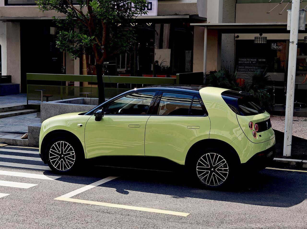 蔚来萤火虫定价 11.98 万元!暂时无法换电,但车主却能进牛屋