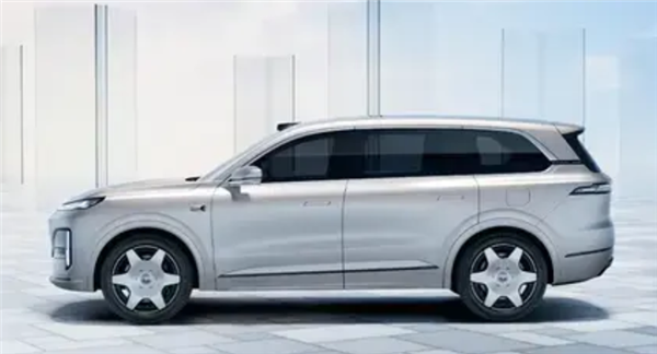 理想L9的亲兄弟!深蓝S09内饰曝光:首搭智能移动中岛+鸿蒙座舱