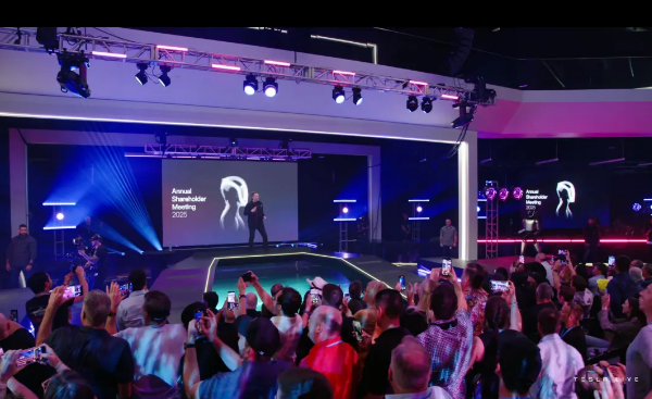 马斯克称未来人类意识能上传至机器人 可用于月球和火星基地建设