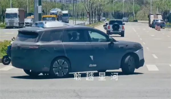 搭载灵鸢车载无人机!新款腾势N8实车曝光:预计年内发布