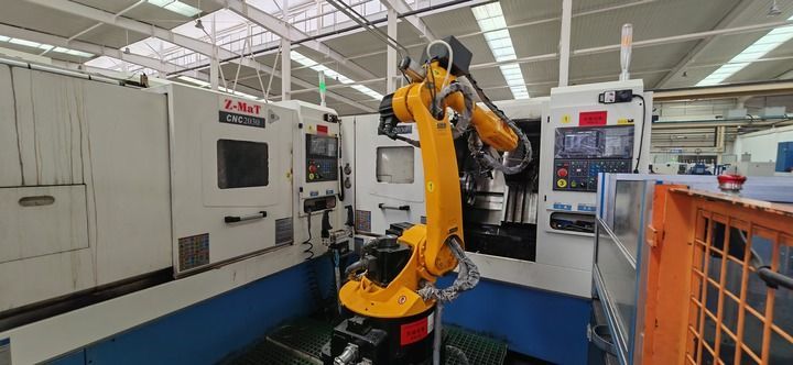 甘肃海林中科厂区内,机械臂正在工作。新华社记者 文静 摄