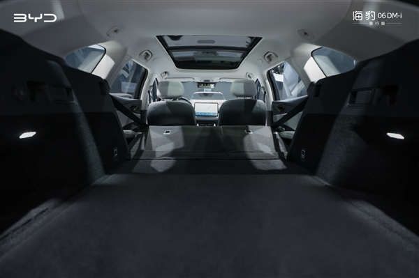 百姓买得起的旅行车!比亚迪海豹06 DM-i旅行版亮相上海车展