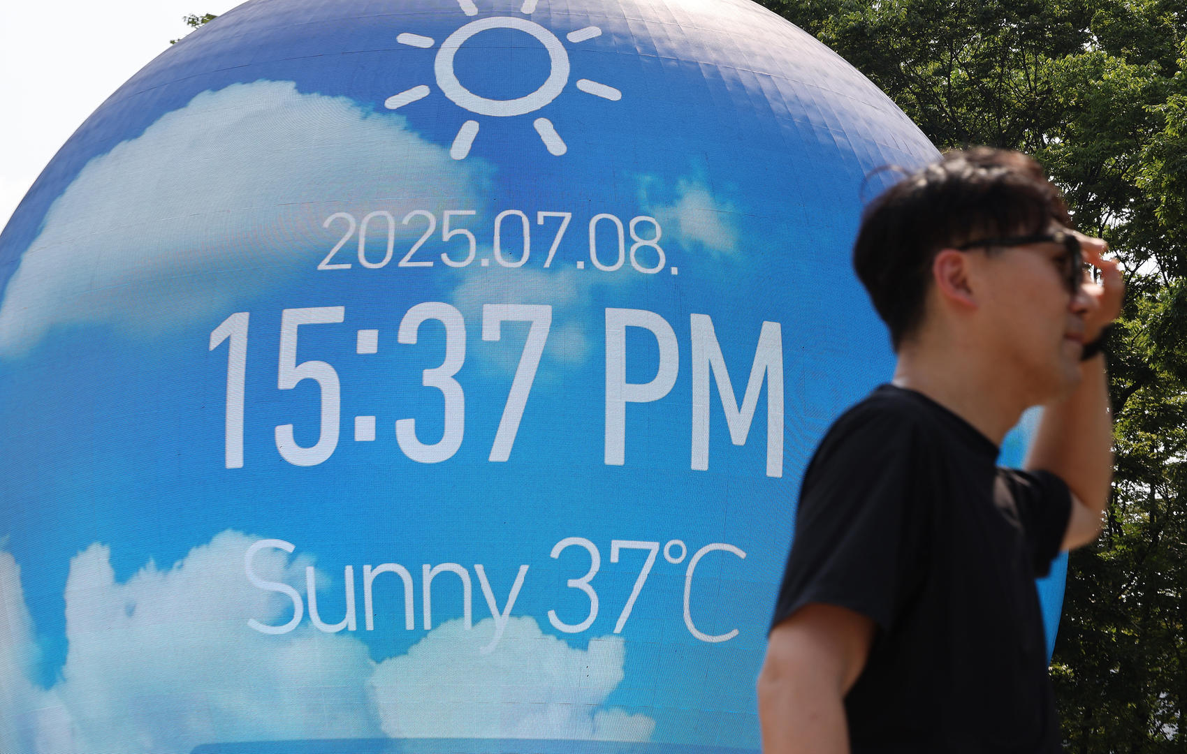 韩国将迎“史上最热夏季”，尹锡悦支持者“打爆”拘留所电话：给他装空调_凤凰网