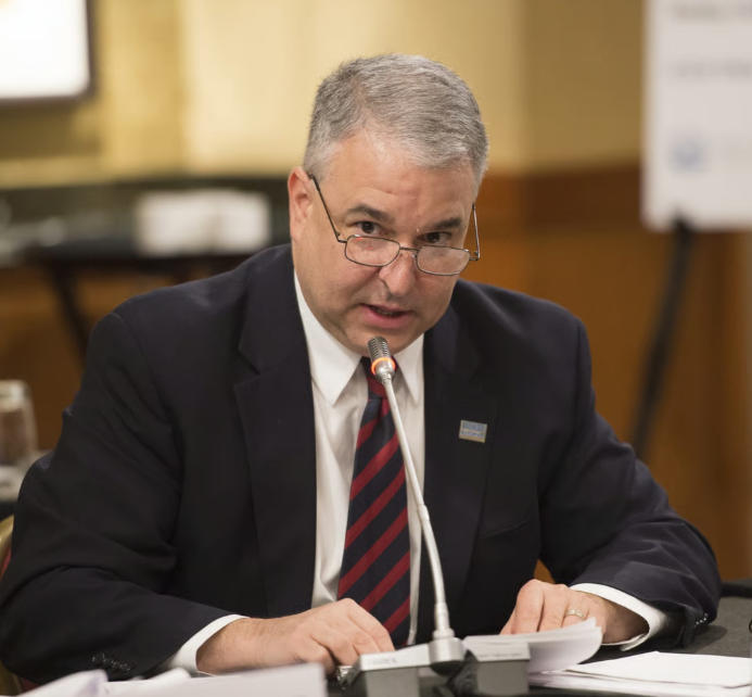 方大为供职过四届美国政府,重点负责中美关系事务