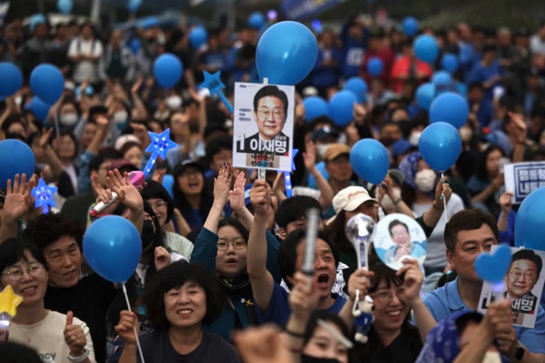 6月2日,韩国首尔,竞选集会上的李在明支持者。图/视觉中国