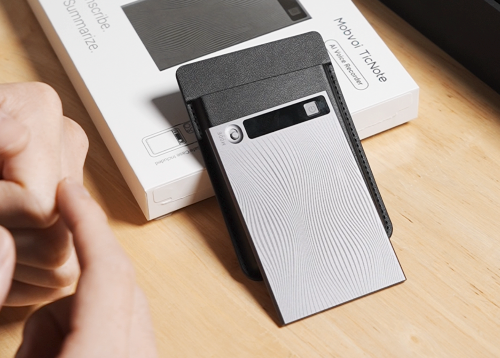 一个被 AI 硬件伤害了十年的创业者,又做了一个 AI 硬件