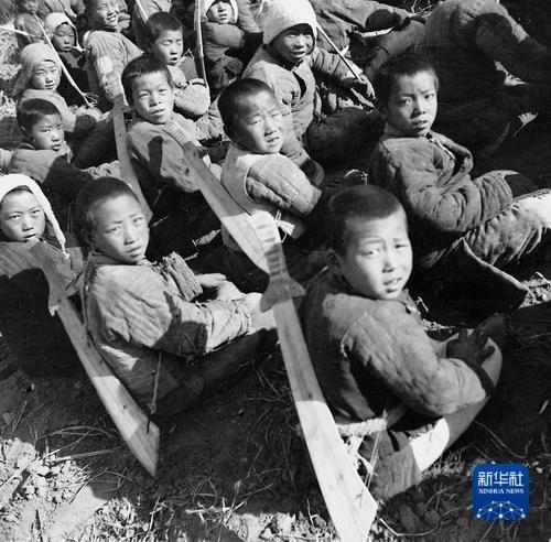 太行解放区的儿童团。徐肖冰 摄