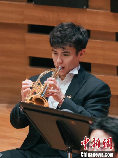 图为工作中的杨寓棠。受访者供图