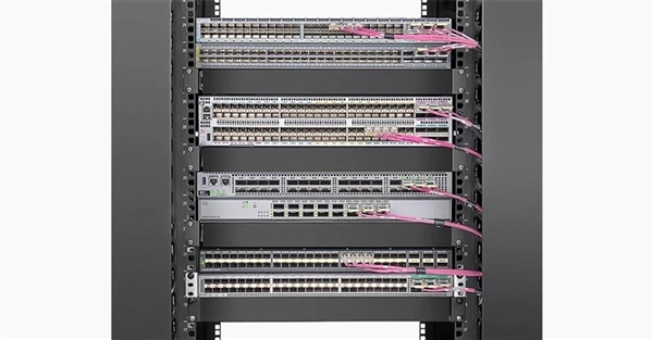 显卡还没跑满 数据中心先被“网线”卡脖子了