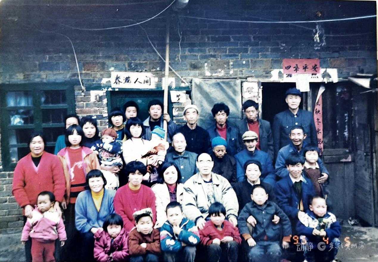 周之善和家人合影